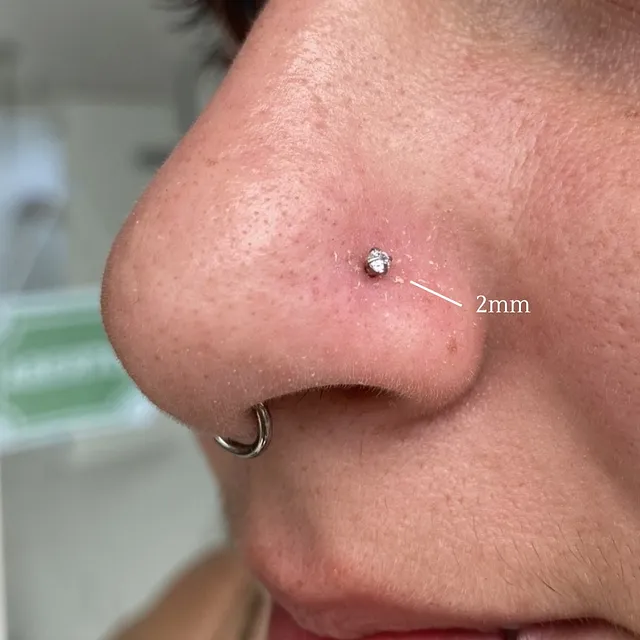 Piercing Labret Zircônia Prongset Branca em Titânio Grau Implante - Vista 8