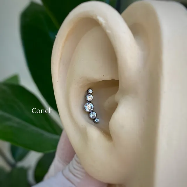 Piercing Labret Cluster com Zircônia Inglesa em Titânio Grau Implante - Vista 3