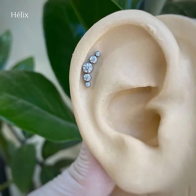 Piercing Labret Cluster com Zircônia Inglesa em Titânio Grau Implante - Vista 4