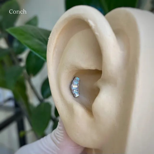 Piercing Labret Cluster Baguete em Titânio Grau Implante - Vista 4