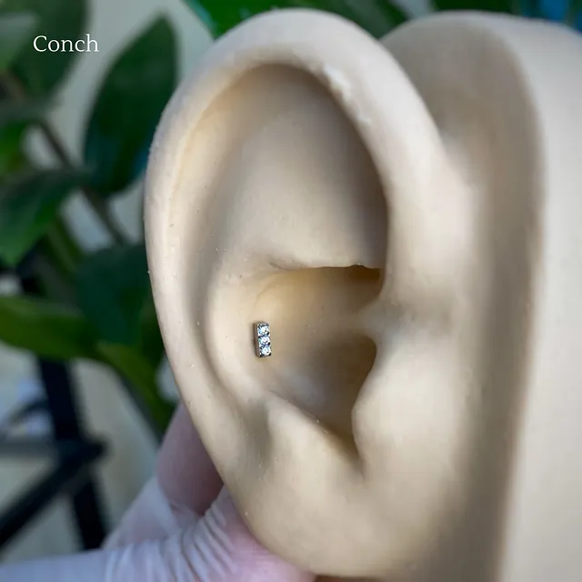 Piercing Labret Barra com 3 Zircônias em Titânio Grau Implante - Vista 7