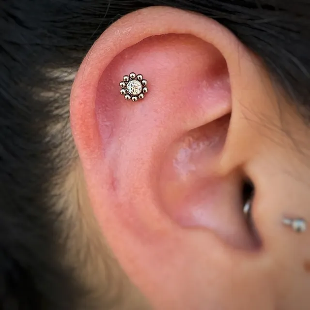 Piercing Labret Sol Ornamental em Titânio Grau Implante - Vista 4