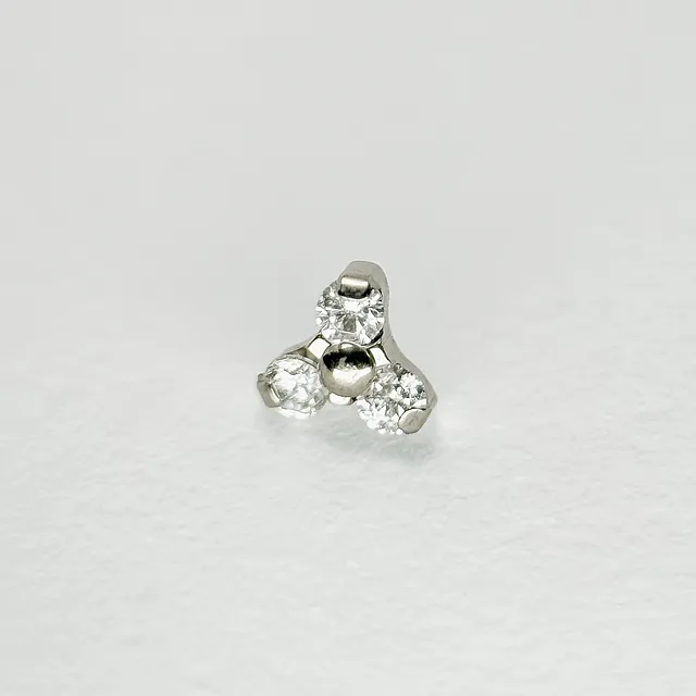 Piercing Labret Trinity com 3 Zircônias em Titânio Grau Implante - Vista 1