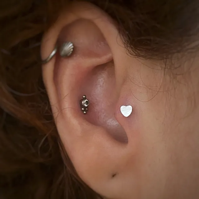 Piercing Labret Coração em Titânio Grau Implante - Vista 5