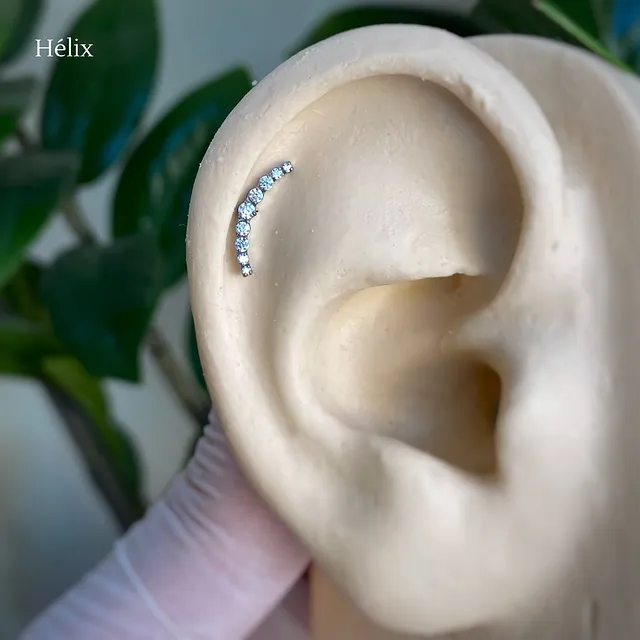 Piercing Labret Cluster Arco em Titânio Grau Implante - Vista 4