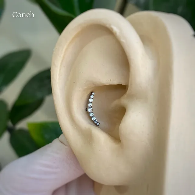 Piercing Labret Cluster Arco em Titânio Grau Implante - Vista 3