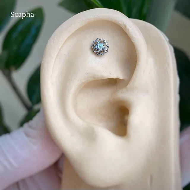 Piercing Labret Flor de Lótus em Titânio Grau Implante - Vista 5