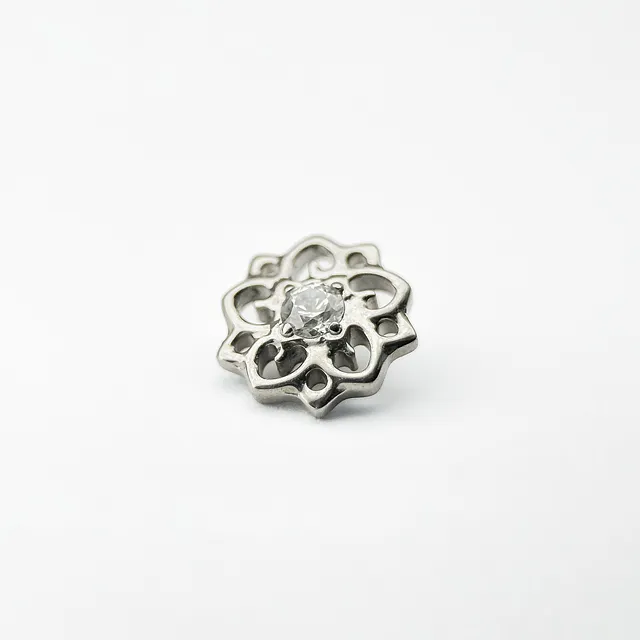 Piercing Labret Flor de Lótus em Titânio Grau Implante - Vista 2