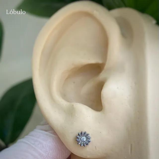Piercing Labret Girassol em Titânio Grau Implante - Vista 4