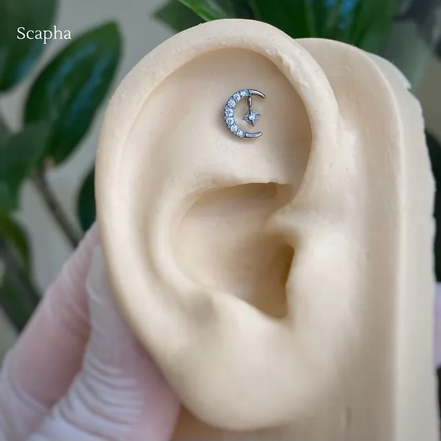 Piercing Labret Lua Cravejada em Titânio Grau Implante - Vista 4