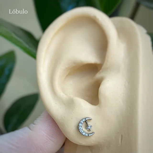 Piercing Labret Lua Cravejada em Titânio Grau Implante - Vista 5