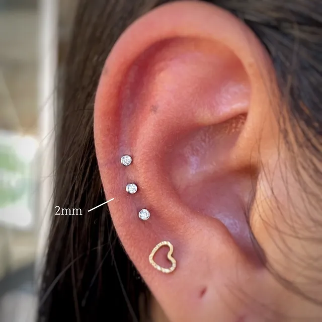 Piercing Labret Zircônia Inglesa Branca Push Pin em Titânio Grau Implante - Vista 4