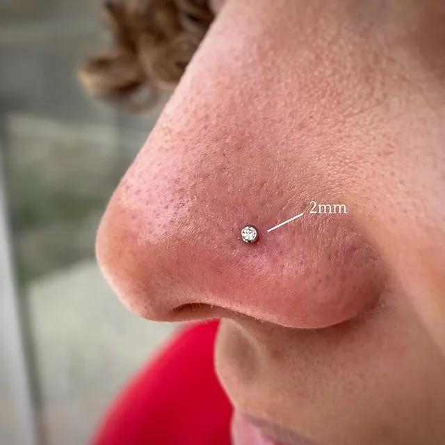 Piercing Labret Zircônia Inglesa Branca Push Pin em Titânio Grau Implante - Vista 3