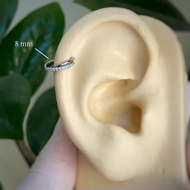 Piercing Argola Clicker Cravejada e Lisa Entrelaçada em Titânio Grau Implante - Vista 2