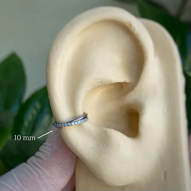 Piercing Argola Clicker Cravejada e Lisa Entrelaçada em Titânio Grau Implante - Vista 3