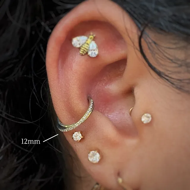 Piercing Argola Clicker Cravejada e Lisa Entrelaçada em Titânio Grau Implante - Vista 5