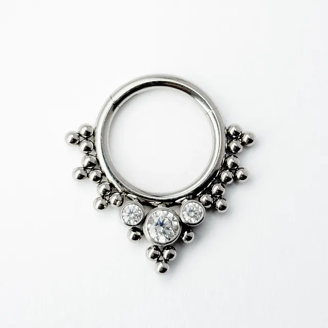 Piercing Argola Clicker Ornamental com Zircônias em Titânio Grau Implante - Vista 1
