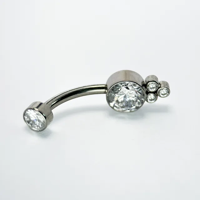 Piercing Banana Bell com 5 Zircônias Brancas para Umbigo em Titânio Grau Implante - Vista 1