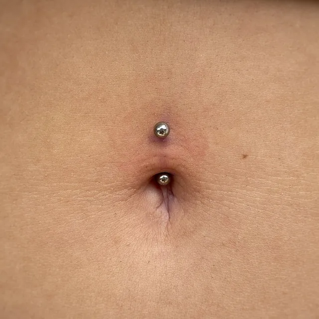 Piercing Banana Bell Tradicional para Umbigo em Titânio Grau Implante - Vista 2