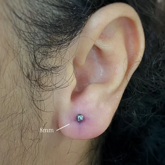 Piercing Labret Tradicional em Titânio Grau Implante - Vista 4