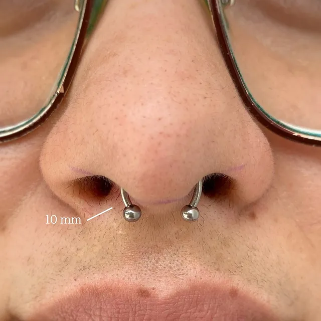 Piercing Ferradura Barbell Circular em Titânio Grau Implante - Vista 4