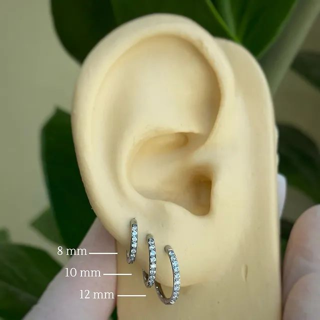 Brinco Argola Clicker Cravejada com Zircônias em Titânio Grau Implante (Par) - Vista 3