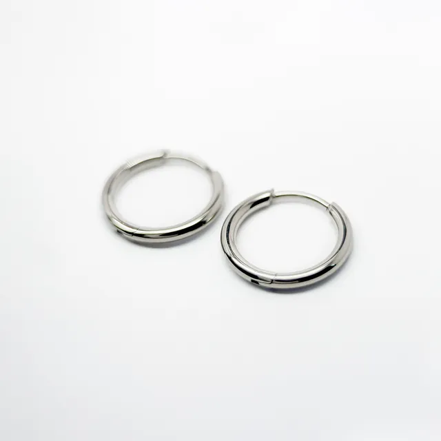 Brinco Argola Clicker Lisa em Titânio Grau Implante (Par) - Vista 1