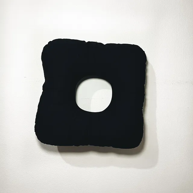 Almofada para Piercing - O Segredo entre o Sono e a Cicatrização - Vista 2